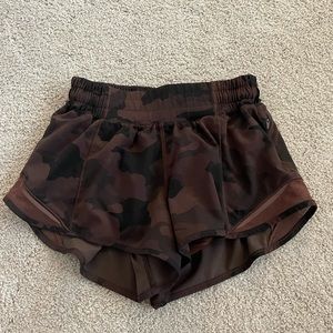 Lululemon Hotty Hot Short | Maroon Camo | 2.5" | Size 2